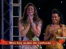 "Мисс Гей-Бразилия" лишилась "головы": соперница сорвала с нее корону и парик