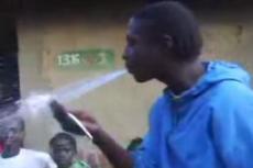 В Зимбабве живет человек-фонтан