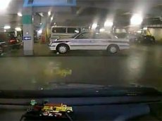 Землетрясение в Японии: съемка очевидца на подземной парковке