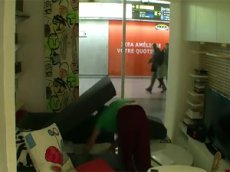 IKEA поселила пятерых парижан в метро