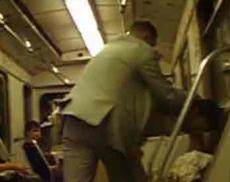 Защищаясь от десантника, пассажир метро ударил его ножом