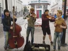 В центре Казани уличные музыканты исполнили песню про Путина