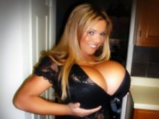 Sheyla Hershey — обладательница самой большой искусственной груди в мире