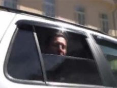 Телеведущий НТВ в джипе с мигалкой обматерил автомобилиста