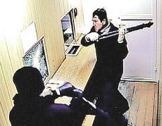 Налетчики разбили пуленепробиваемое стекло в кассе молокозавода и унесли полмиллиона