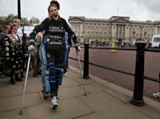 Парализованная женщина приняла участие в марафоне