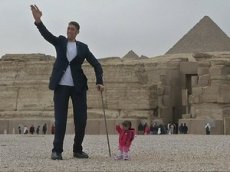 В Египте состоялась встреча самого высокого мужчины и самой низкой женщины в мире