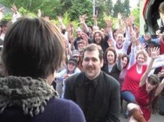 Необычное предложение руки и сердца стало хитом в Сети