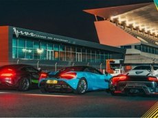 В Сети показали драг-гонку трёх спорткаров