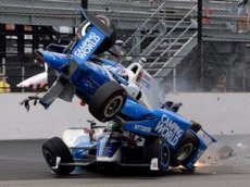 Гонщик чудом выжил после серии смертельных кульбитов