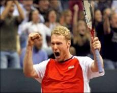 Дмитрий Турсунов устроил шоу на корте