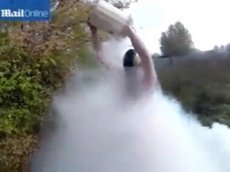 Россиянин прославился после обливания жидким азотом