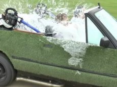 Блогер из Великобритании переделал старый BMW в джакузи