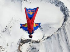 Россиянин прыгнул с высоты 6,5 километра в Гималаях