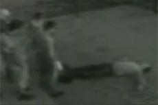 Милиционер одним ударом убил солдата: съемка камерой наружного наблюдения