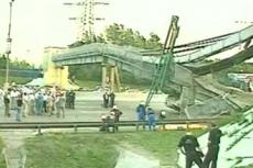На 32 километре МКАД частично обрушился мост