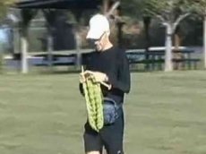 Марафонец в забеге связал шарф длиной 4 метра