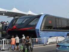 В Китае испытали автобус будущего