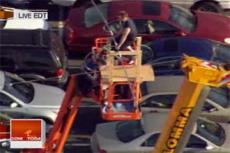 Американец проехал без страховки на велосипеде по 70-метровому канату