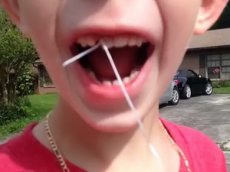 Отец вырвал сыну зуб с помощью спорткара