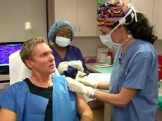 Американскому телеведущему удалили раковую опухоль в прямом эфире