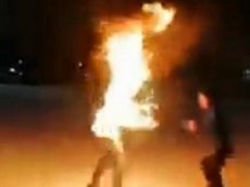 Подростки ради забавы подожгли друга на катке