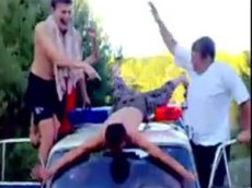 Пьяные танцы на машине ДПС попали в интернет