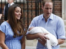 Принц Уильям и Кейт Миддлтон показали своего новорожденного сына