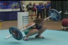 Штангистка травмировала позвоночник во время соревнований