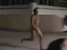 Голый британец собрал миллион просмотров на YouTube