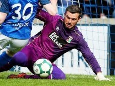 Вратарь забил гол со своей половины поля