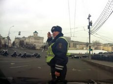 В Москве водитель выехал навстречу кортежу из 30 автомобилей