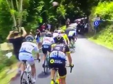 Велосипедист-экстремал пролетел над участниками «Тур де Франс»