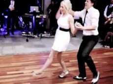 Свадебный танец молодоженов стал хитом Интернета