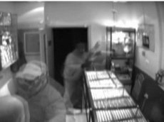 Ювелирный магазин ограбили за 86 секунд