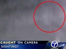Камера наблюдения сняла привидение у полицейского участка