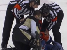 НХЛ: В матче "Питтсбурга" с "Айлендерс" подрались вратари
