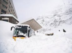 Сошедшая в Альпах лавина погребла под собой лыжников