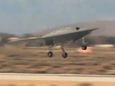 Начались испытания бомбардировщика, способного воевать без помощи людей