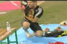 Во время соревнований "Золотой лиги" спортсмен попал копьем в коллегу