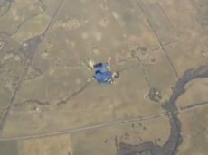 Парашютиста, потерявшего сознание во время прыжка, спасли чудом