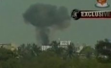 В Индии во время авиашоу самолет рухнул на жилой дом