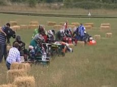 Гонки на газонокосилках