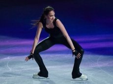 Алина Загитова упала во время проката на шоу в Японии