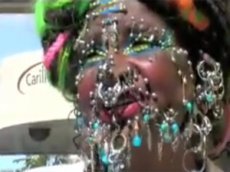 Elaine Davidson — самая пирсингованная женщина в мире