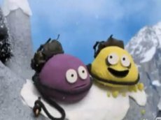 Цветные какашки рекламируют кошачий наполнитель