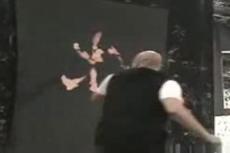 Американский художник рисует шедевры, танцуя