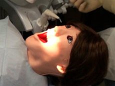 В Японии создали робота для начинающих стоматологов