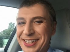 Алексей Ягудин порадовал поклонниц ярким макияжем