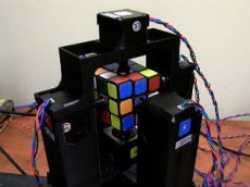 Робот собрал кубик Рубика за 1 секунду